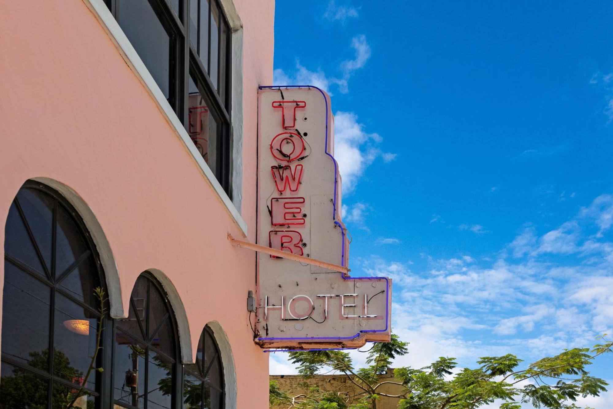 Roami At Tower Hotel - Calle Ocho ไมอามี ภายนอก รูปภาพ