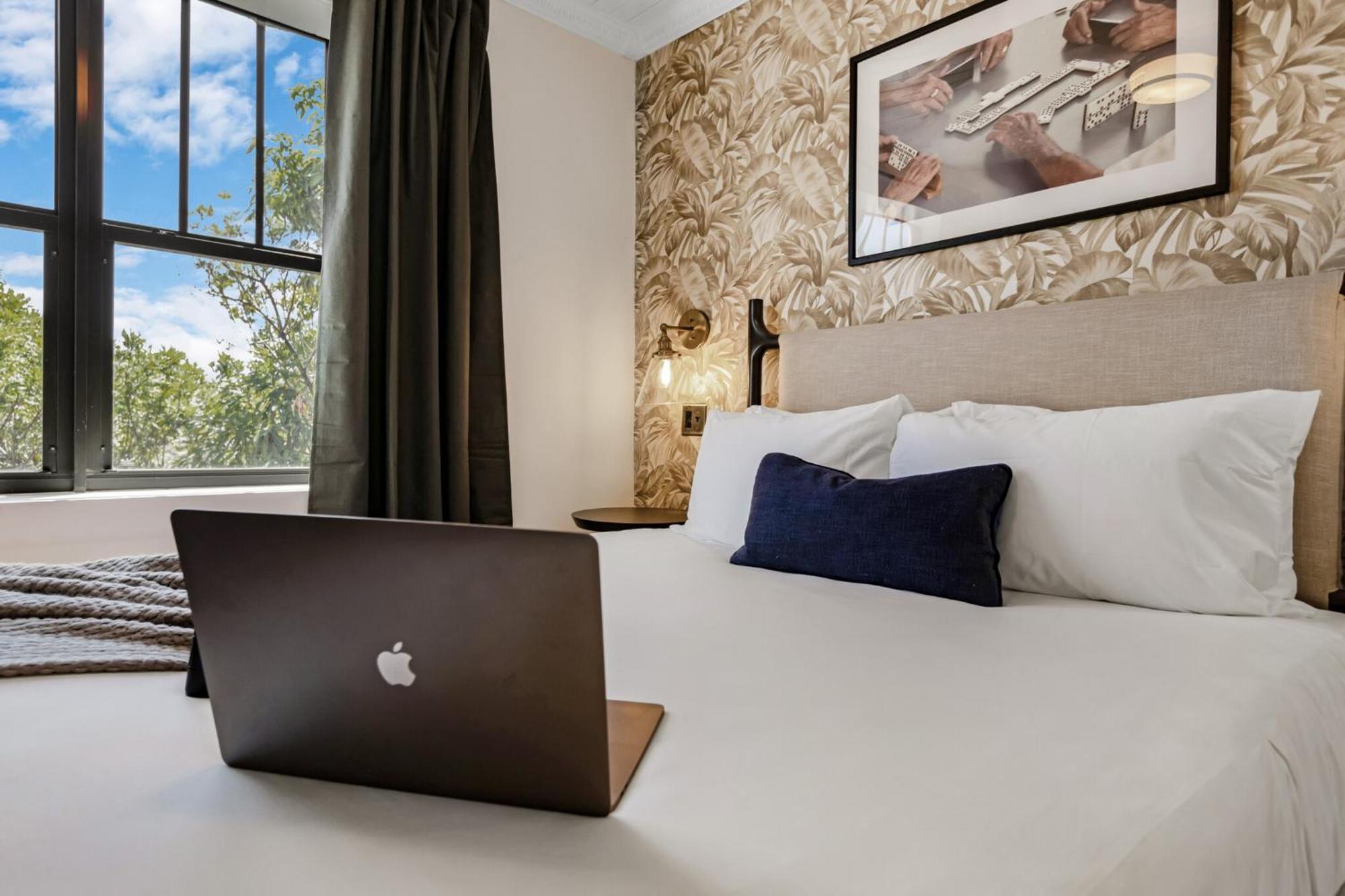 Roami At Tower Hotel - Calle Ocho ไมอามี ภายนอก รูปภาพ