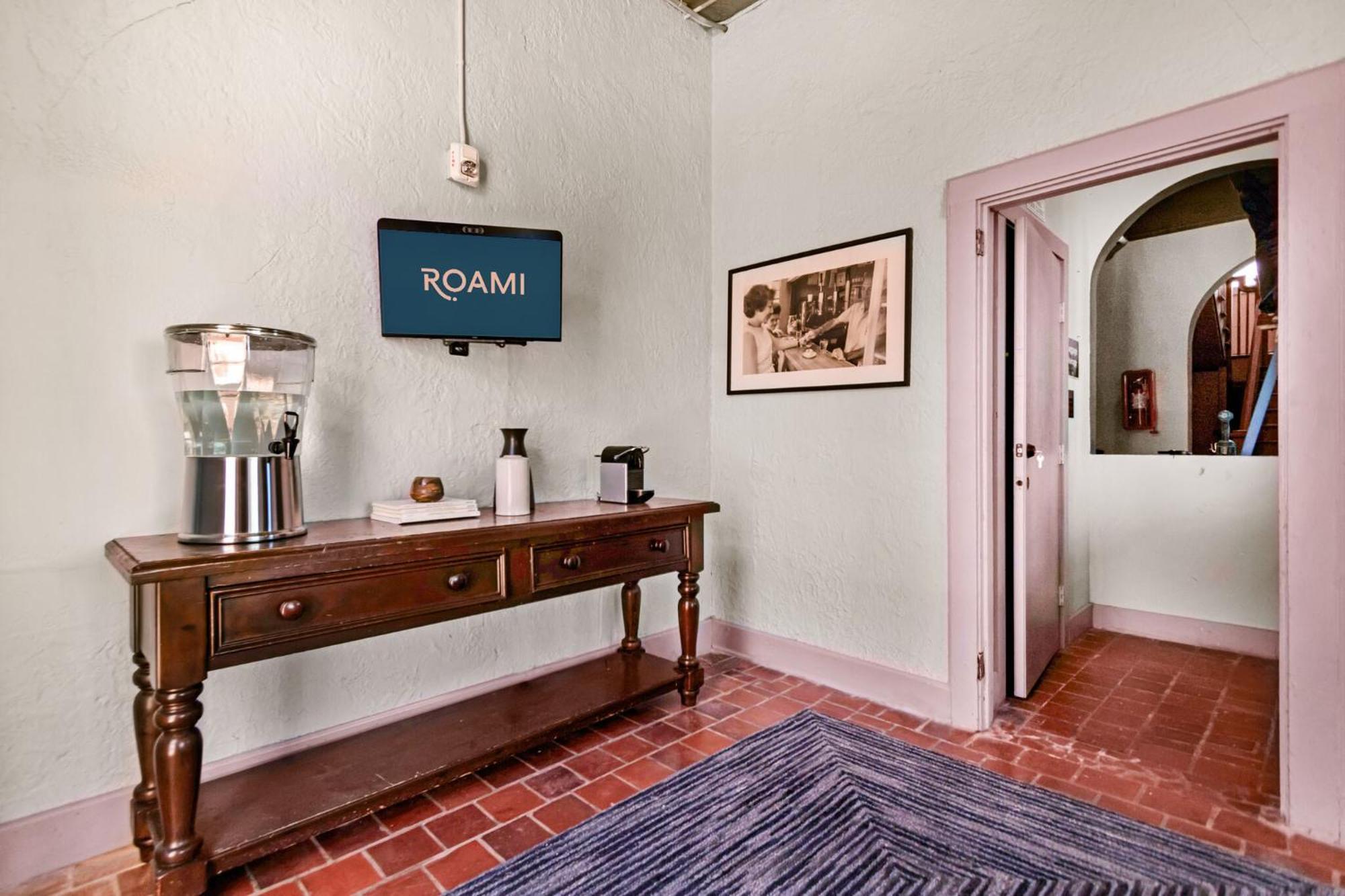 Roami At Tower Hotel - Calle Ocho ไมอามี ภายนอก รูปภาพ