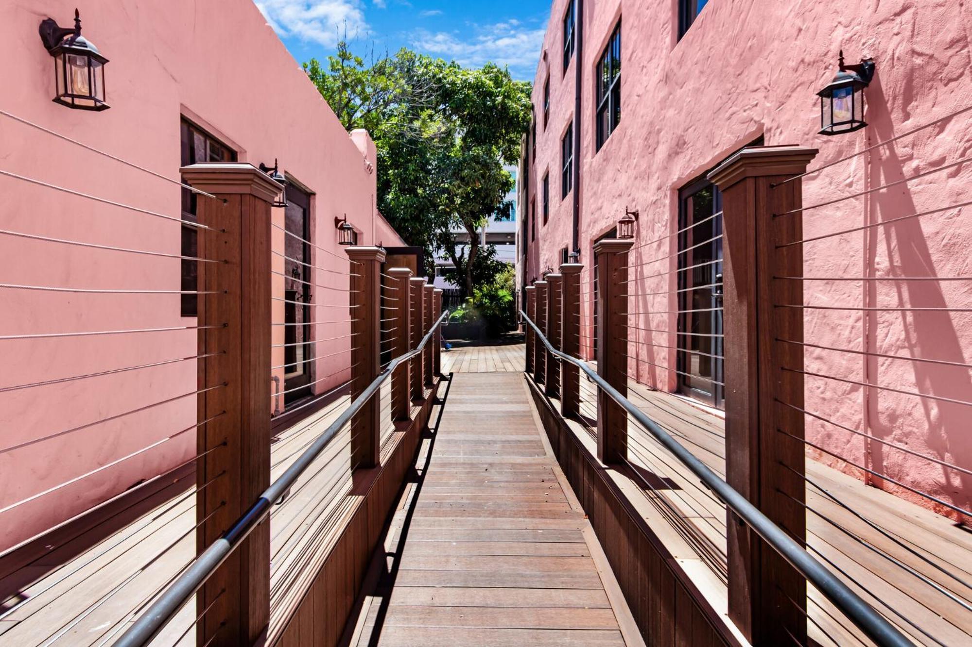 Roami At Tower Hotel - Calle Ocho ไมอามี ภายนอก รูปภาพ